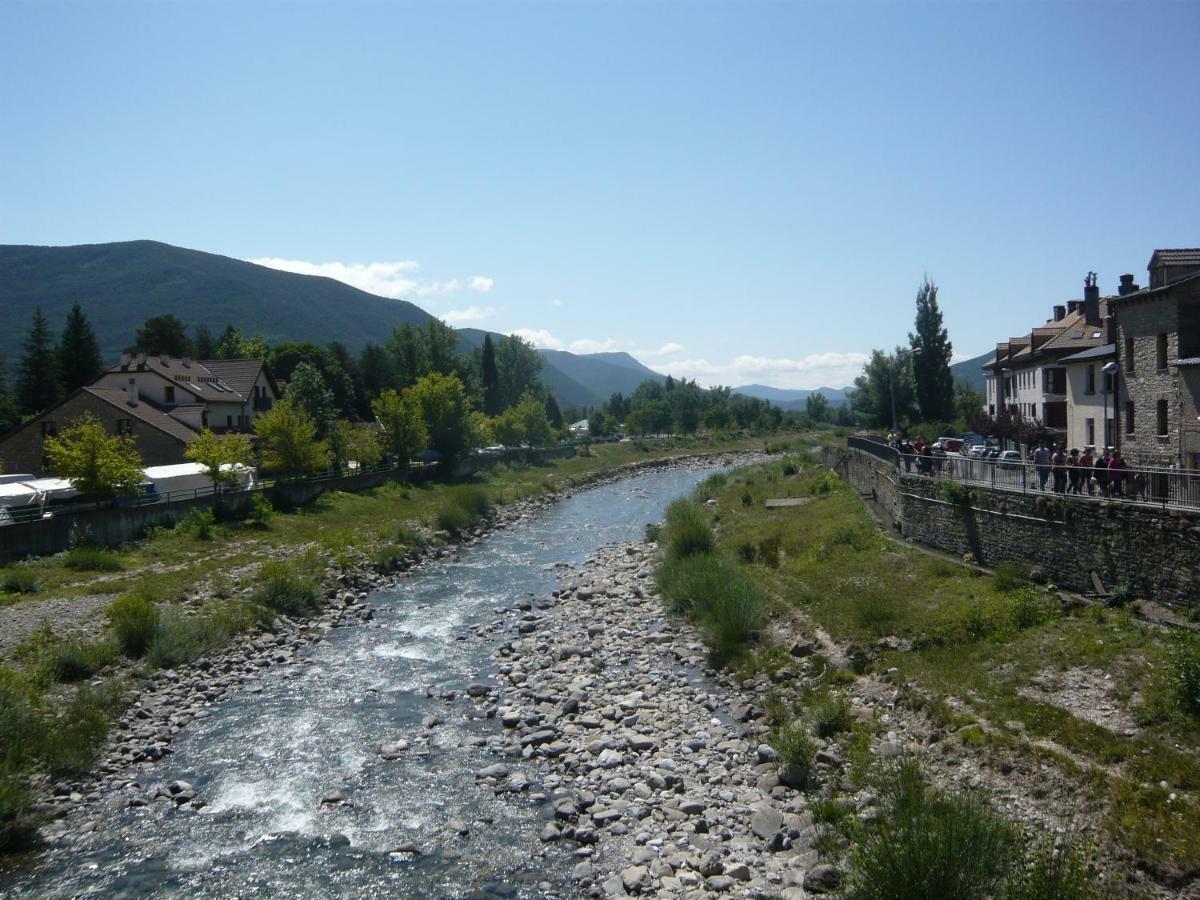 Апартаменты Biescas-Pirineo-Relax Экстерьер фото